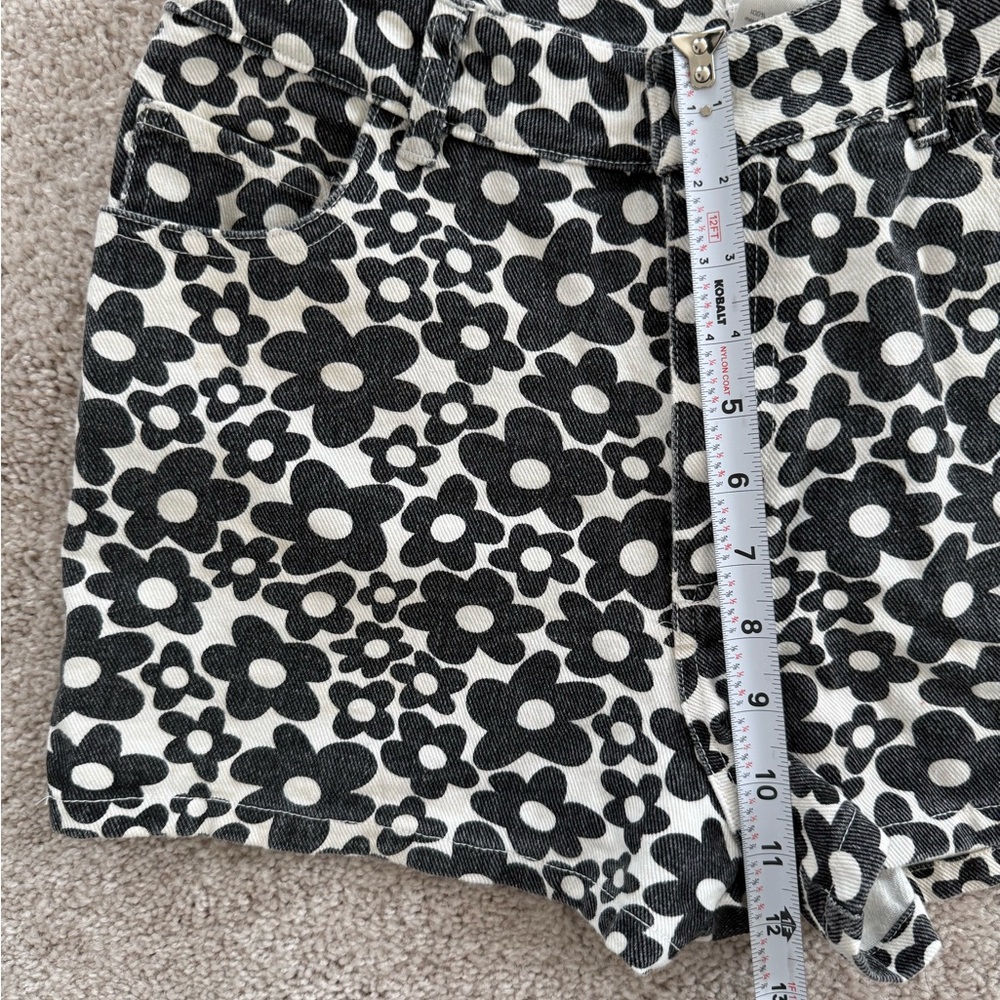 High Rise Black & White Floral Print 100% Cotton Women’s Shorts - Picture 5 of 7
